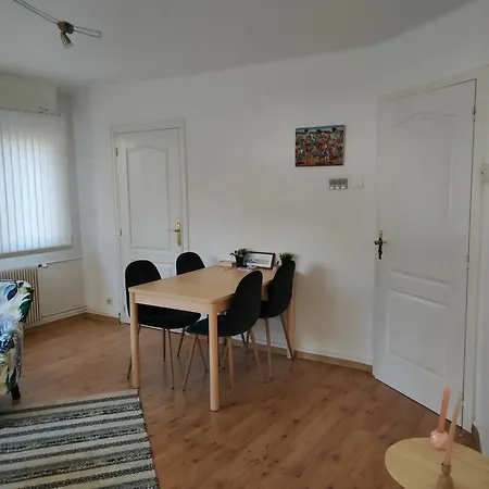 Beau 2 Pieces Au Calme Apartament